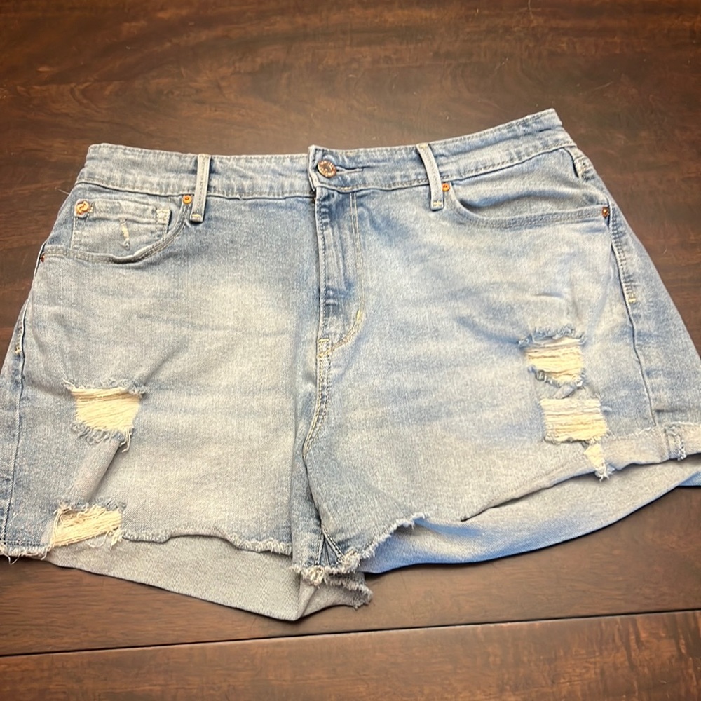 Levi’s Denzien high rise shorts. Size 14. Distressed